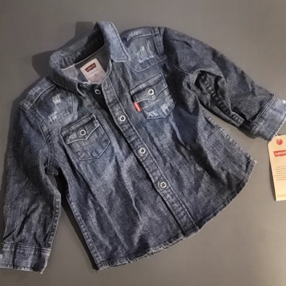 NWT Kids Levi’s Distressed Lightweight Button Down Denim Collar Shirt SZ 12 Mths
